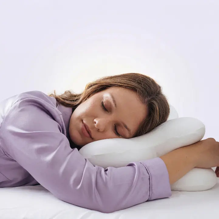 SORA Cloud pillow — ergonomic support for side sleepers with neck and shoulder tension.